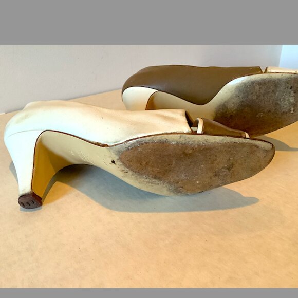 Stunning 1970s vintage Sergio Rossi Cream and Brown Spectator Pumps, Size 8.5 - Picture 8 of 16